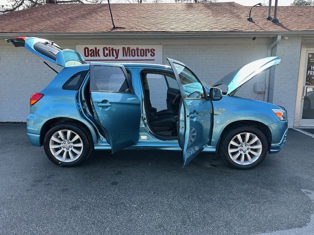 2011 Mitsubishi Outlander Image 9