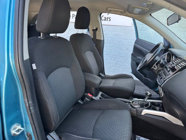 2011 Mitsubishi Outlander Image 11