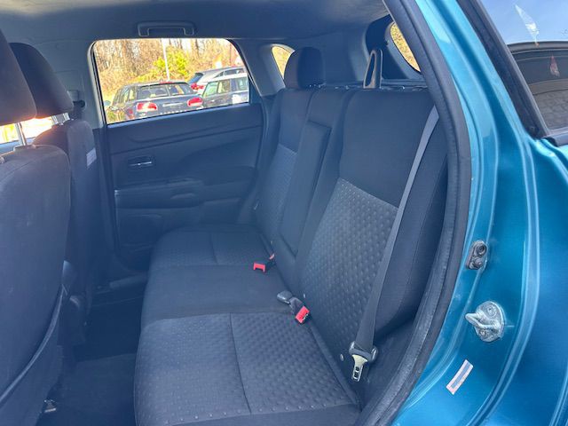 2011 Mitsubishi Outlander Image 14