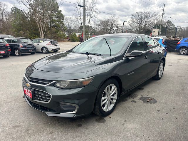 2017 Chevrolet Malibu Image 2