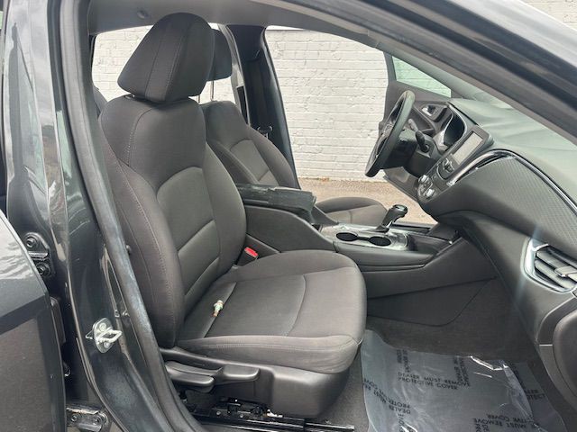 2017 Chevrolet Malibu Image 11