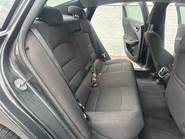 2017 Chevrolet Malibu Image 12