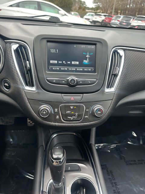 2017 Chevrolet Malibu Image 16