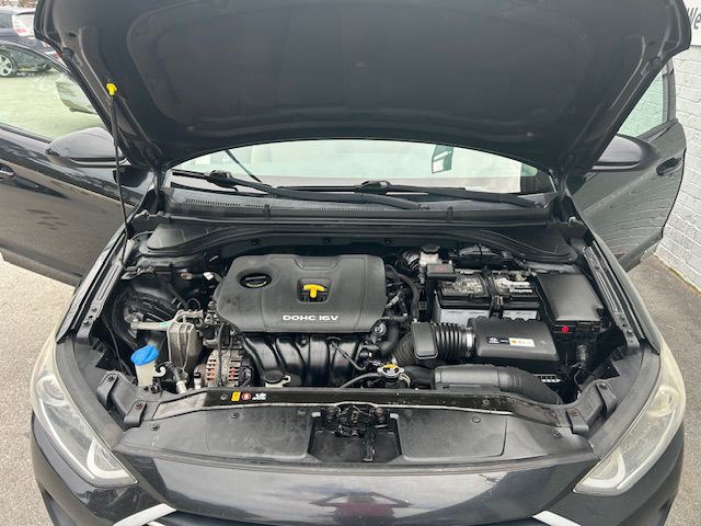 2017 Hyundai Elantra Image 10