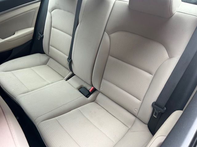 2017 Hyundai Elantra Image 12