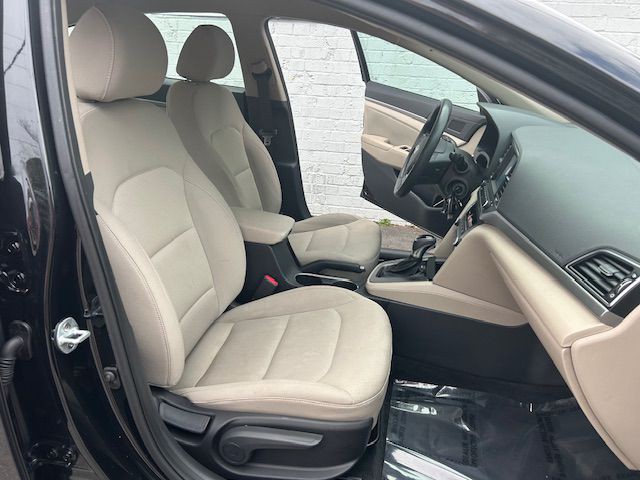 2017 Hyundai Elantra Image 15