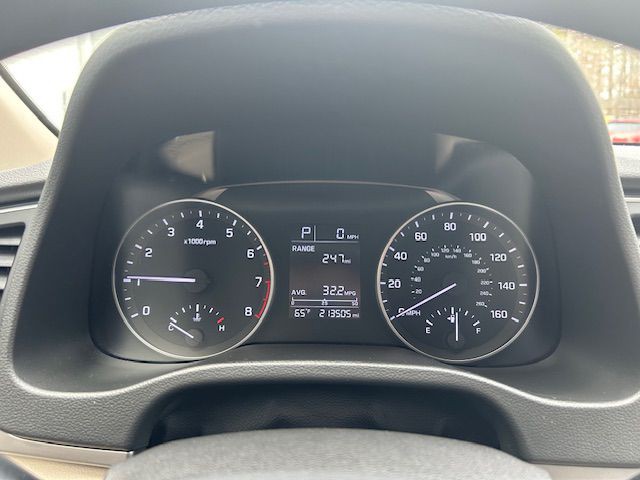 2017 Hyundai Elantra Image 16