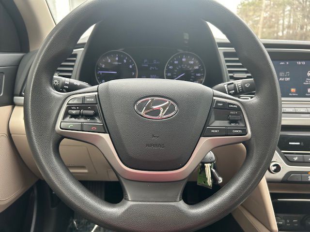2017 Hyundai Elantra Image 17