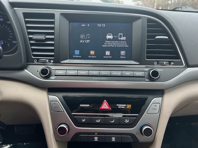 2017 Hyundai Elantra Image 18