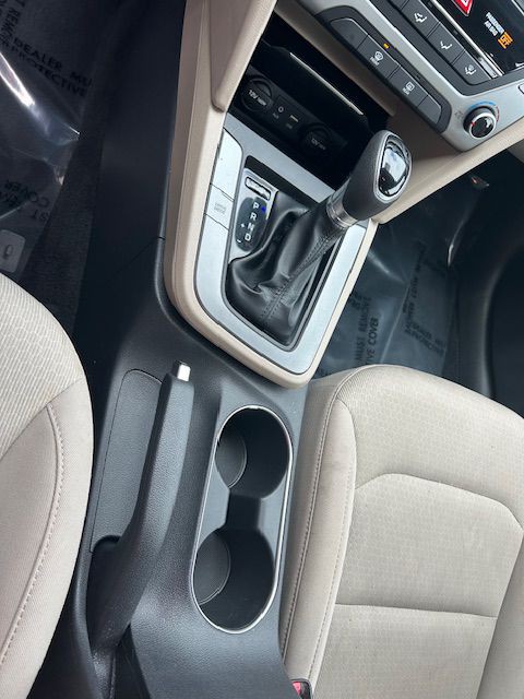 2017 Hyundai Elantra Image 20
