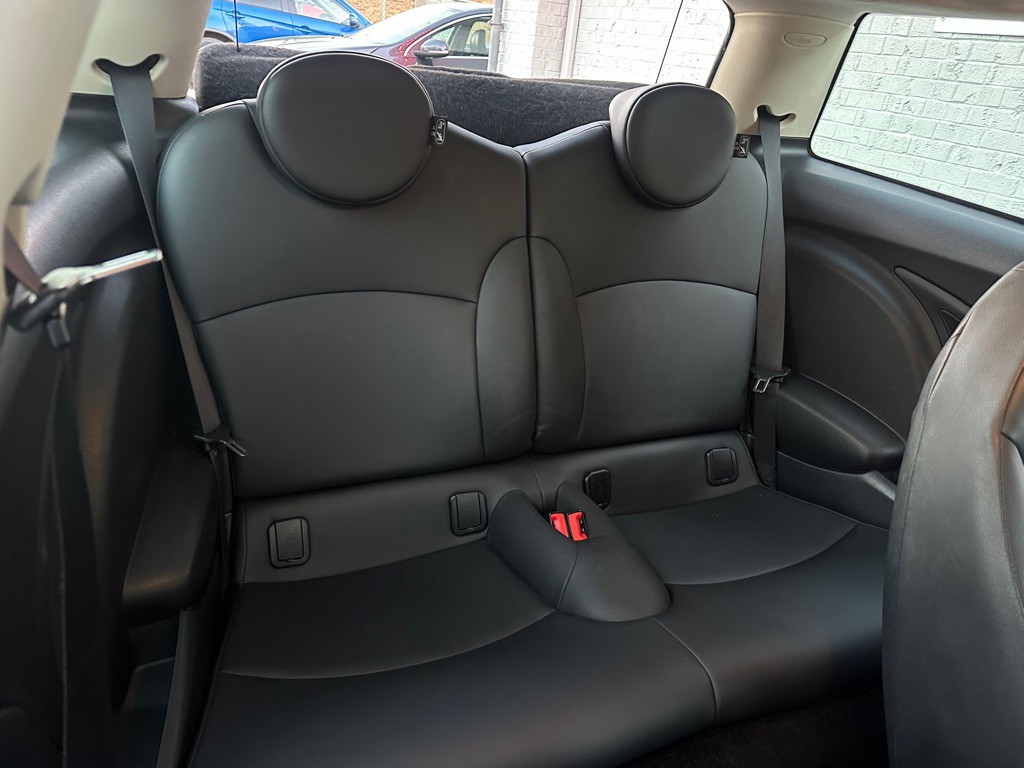 2013 MINI Cooper Image 11