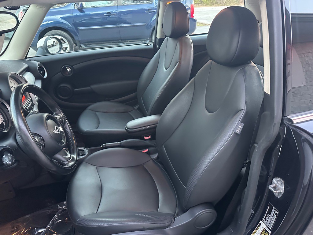 2013 MINI Cooper Image 13