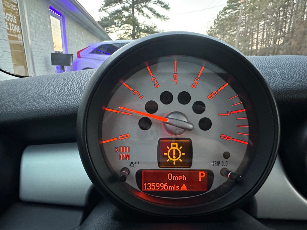 2013 MINI Cooper Image 17