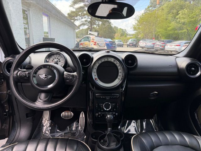 2014 MINI Cooper Image 16