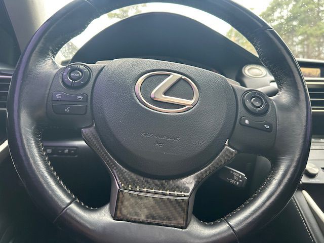2016 Lexus IS Image 17
