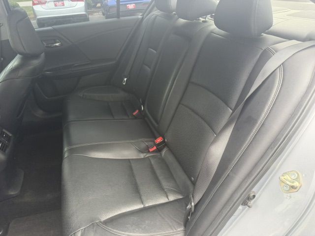 2017 Honda Accord Image 12