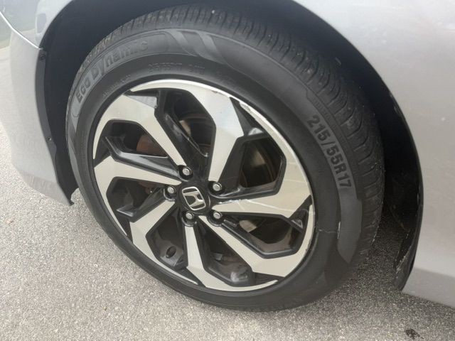 2017 Honda Accord Image 21