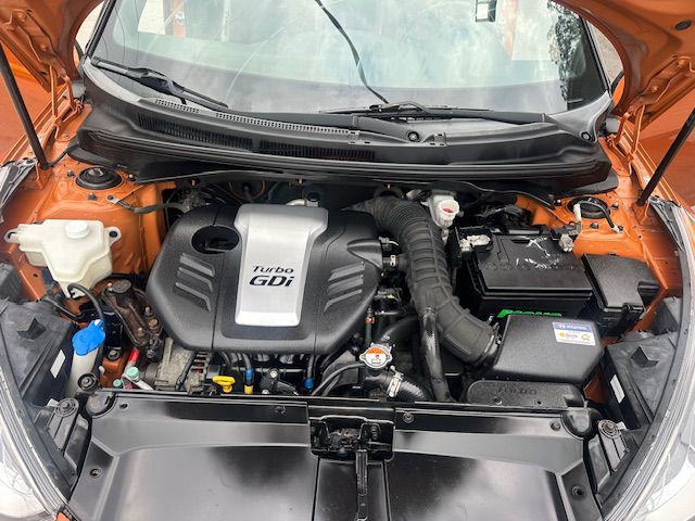 2016 Hyundai Veloster Image 8