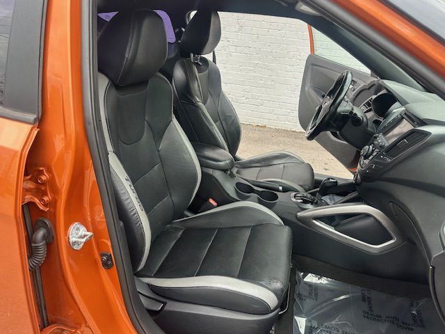 2016 Hyundai Veloster Image 11