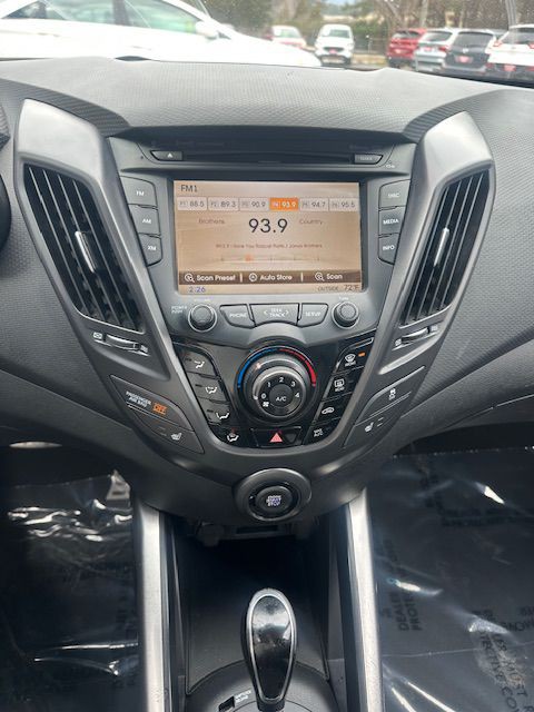 2016 Hyundai Veloster Image 15