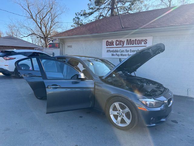 2013 BMW 3 Series Image 9