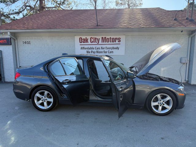 2013 BMW 3 Series Image 10