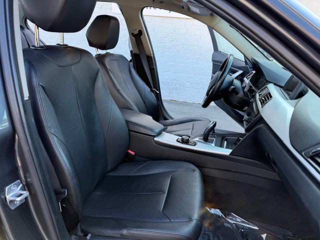 2013 BMW 3 Series Image 11