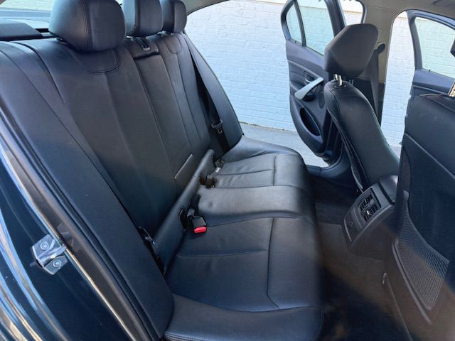 2013 BMW 3 Series Image 12