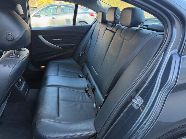 2013 BMW 3 Series Image 13