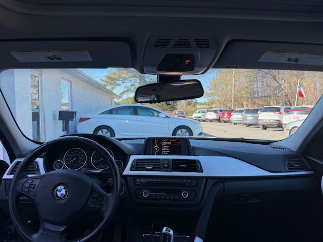 2013 BMW 3 Series Image 15