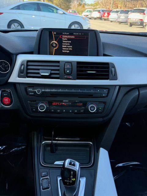 2013 BMW 3 Series Image 16