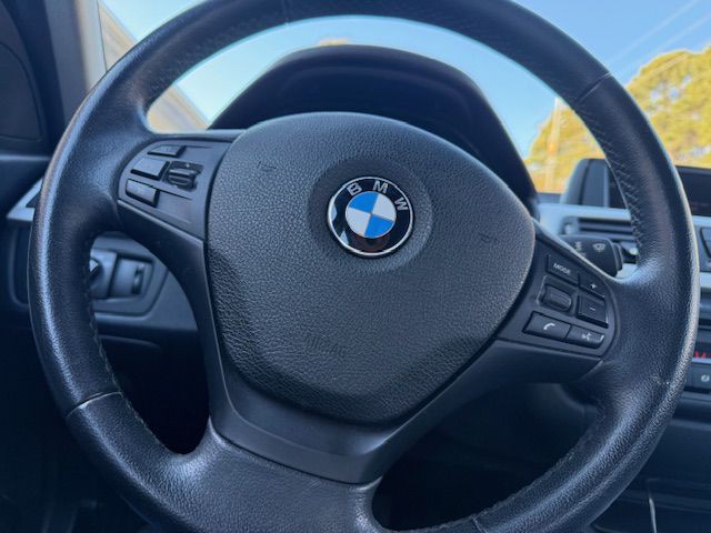 2013 BMW 3 Series Image 17