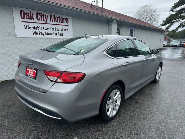2016 Chrysler 200 Image 5