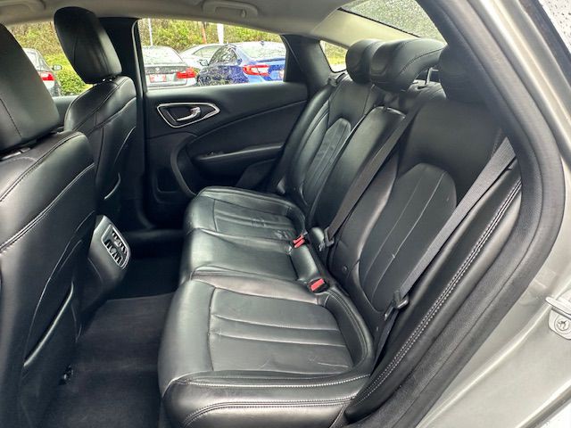 2016 Chrysler 200 Image 14