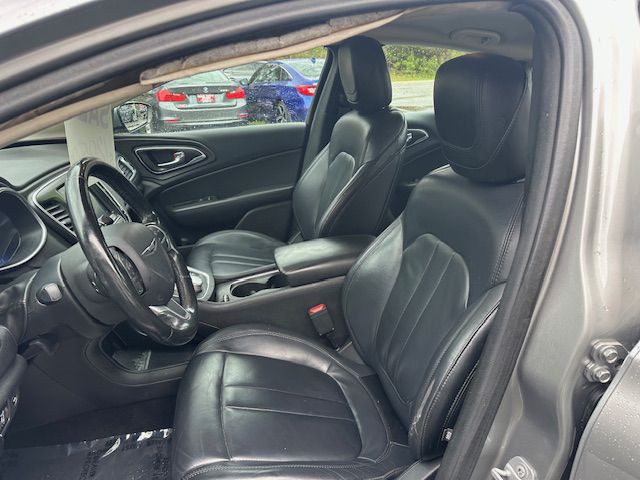 2016 Chrysler 200 Image 15