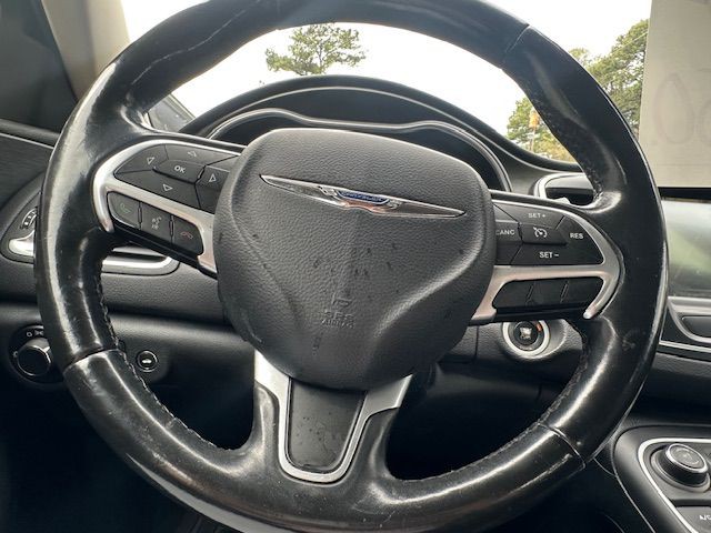 2016 Chrysler 200 Image 19
