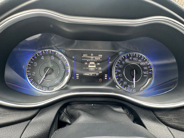 2016 Chrysler 200 Image 20