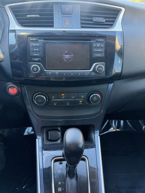 2017 Nissan Sentra Image 16
