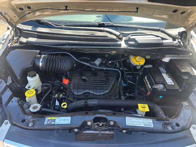 2013 Chrysler Town & Country Image 8