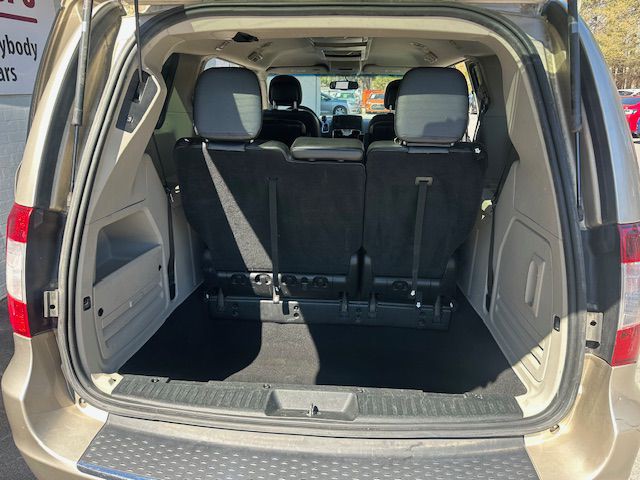 2013 Chrysler Town & Country Image 14