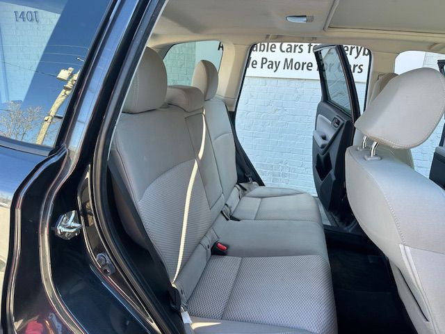 2017 Subaru Forester Image 12
