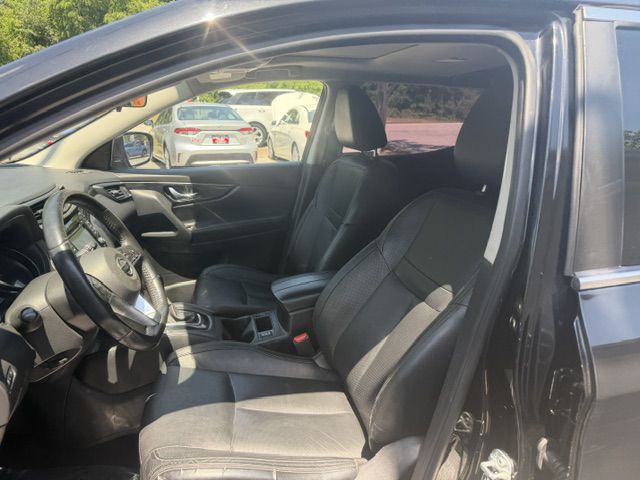 2018 Nissan Rogue Image 16