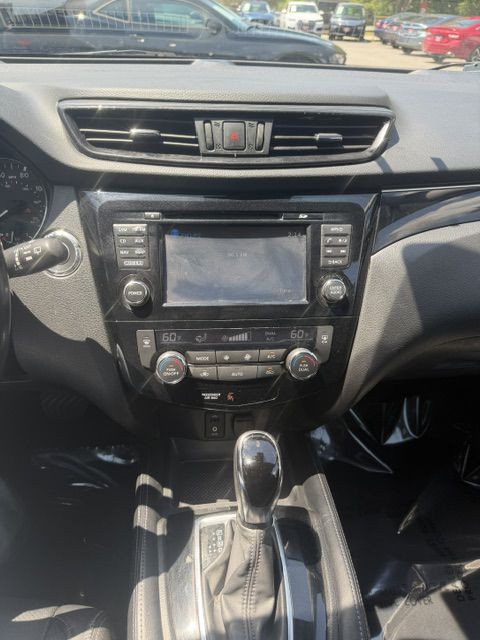 2018 Nissan Rogue Image 17