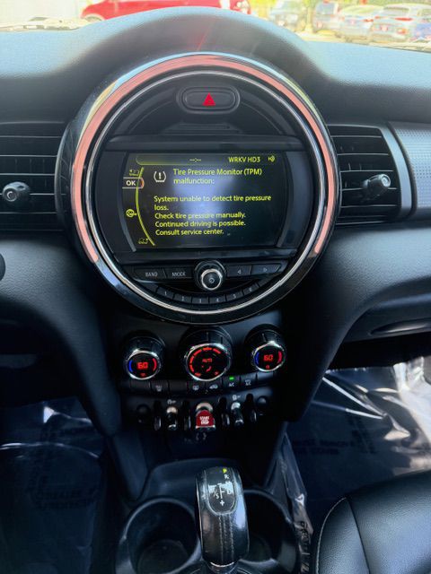 2018 MINI Cooper Image 17
