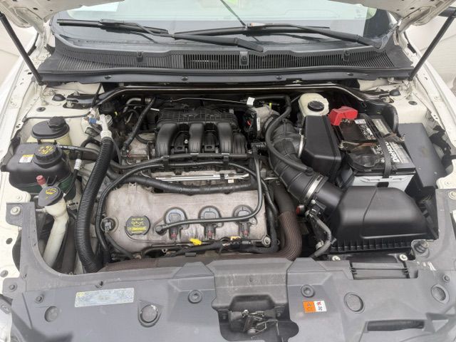 2010 Ford Taurus Image 8