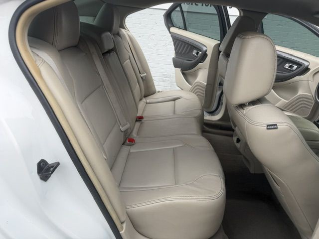 2010 Ford Taurus Image 12