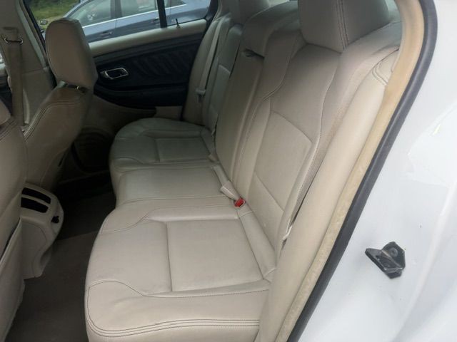 2010 Ford Taurus Image 13