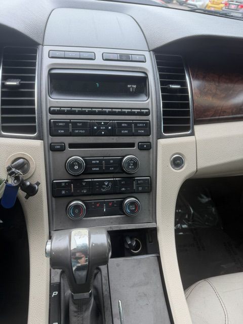 2010 Ford Taurus Image 16