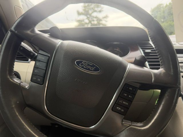 2010 Ford Taurus Image 17