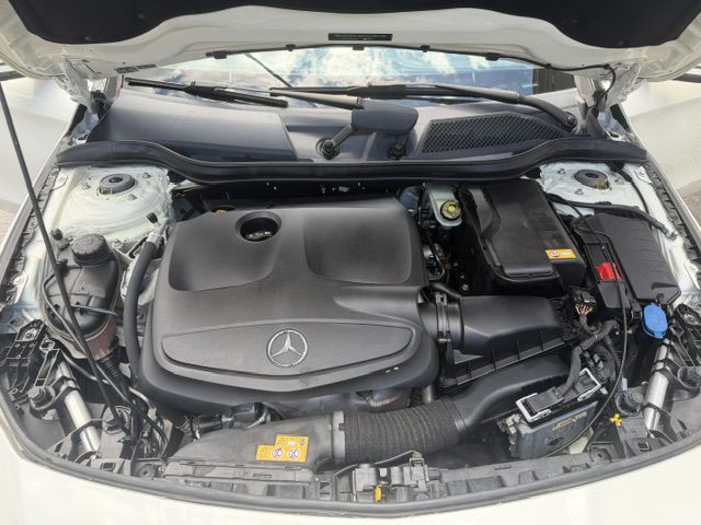 2015 Mercedes-Benz CLA-Class Image 8